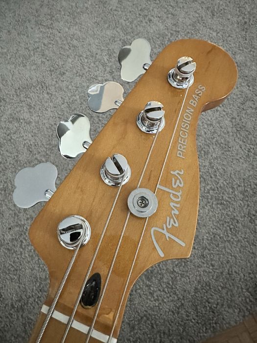 Baixo Fender Player Plus Precision MN Silver Smoke