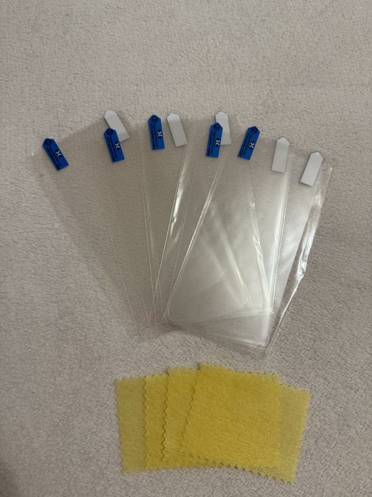 Plastikowa folia ochronna zabezpieczająca ekran na iPhone 16 Pro Max