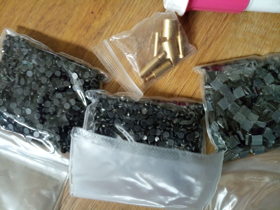 Máquina de aplicar brilhantes