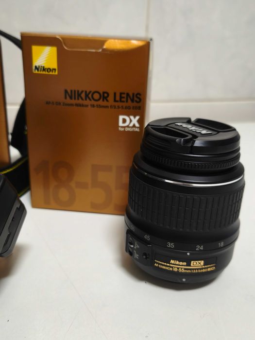 Nikon D3100 Pack com duas objetivas e acessórios. Como novo.