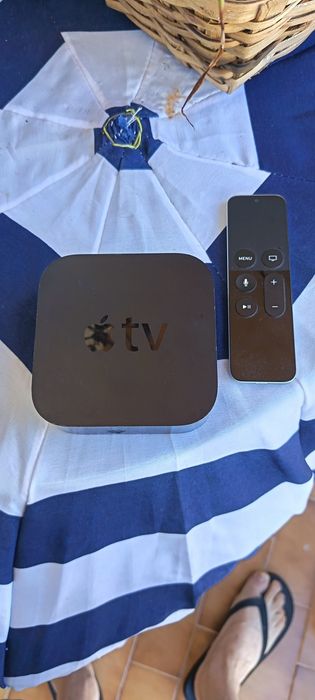 Apple TV box e comando