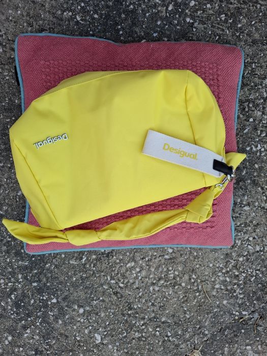 Mala Desigual nunca usada