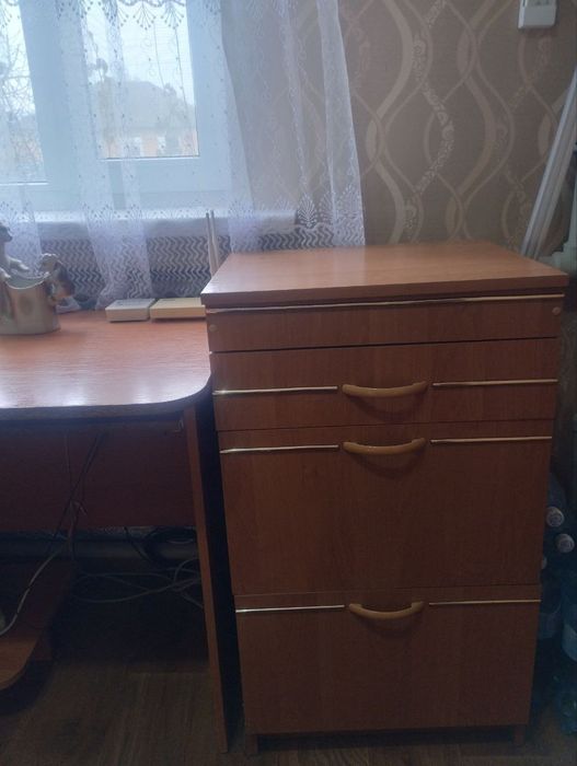 Шафа, стіл і тумба!  Терміново, не дорого!