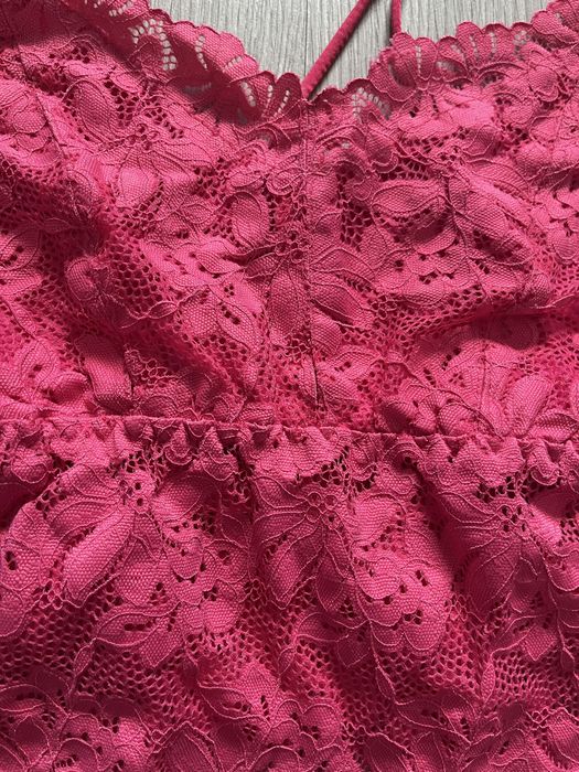 Top ZARA em renda cor de rosa