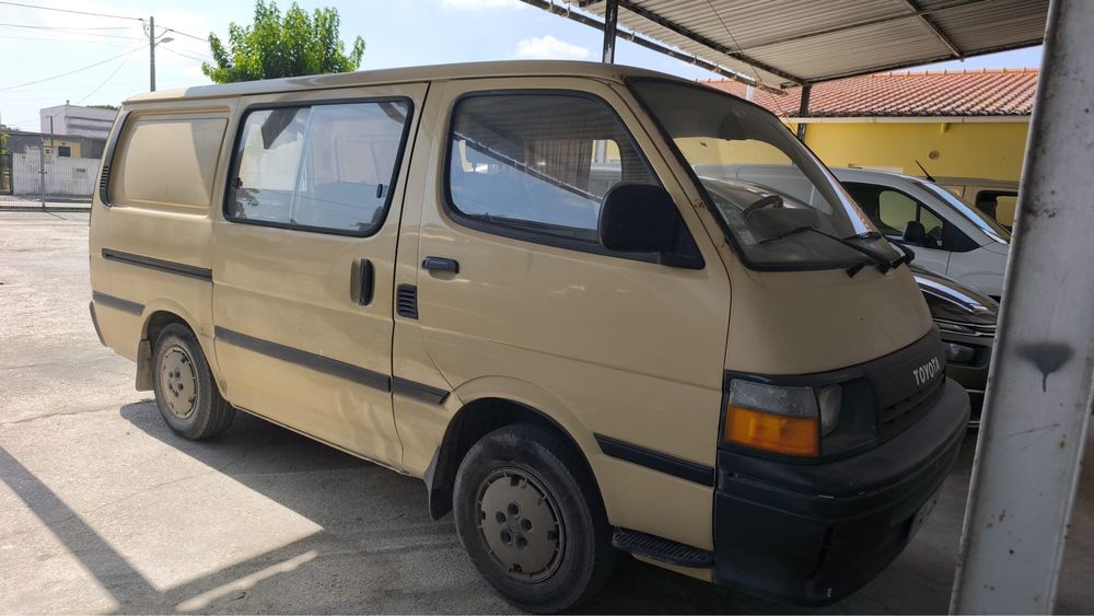 Carrinha toyota Hiace lh102 - 6 lugares Mista