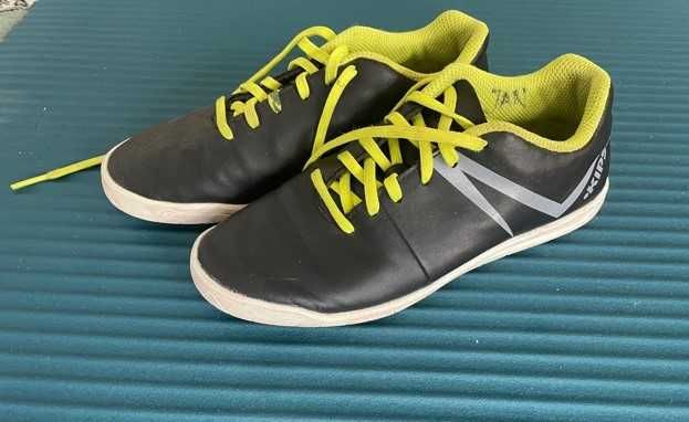 Halówki Kipsta  rozmiar 32  (20 cm) - bardzo tanio