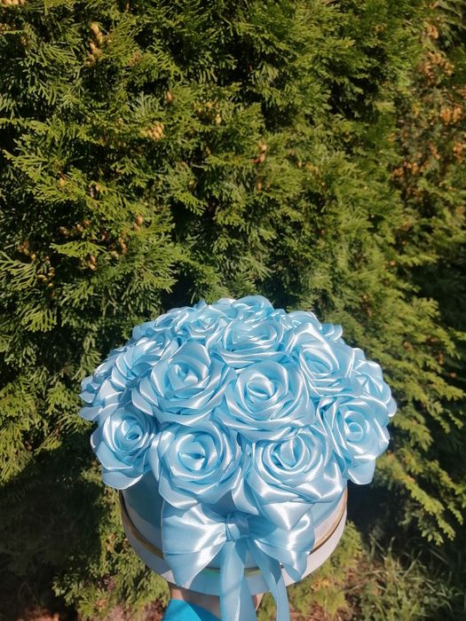 Róże z wstążki satynowej