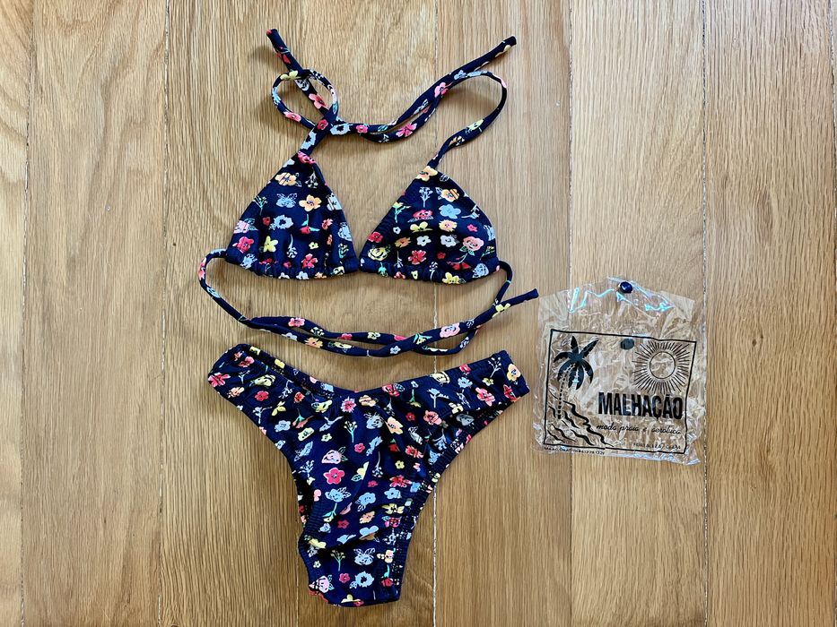 Biquini brasilleiro com padrão florido