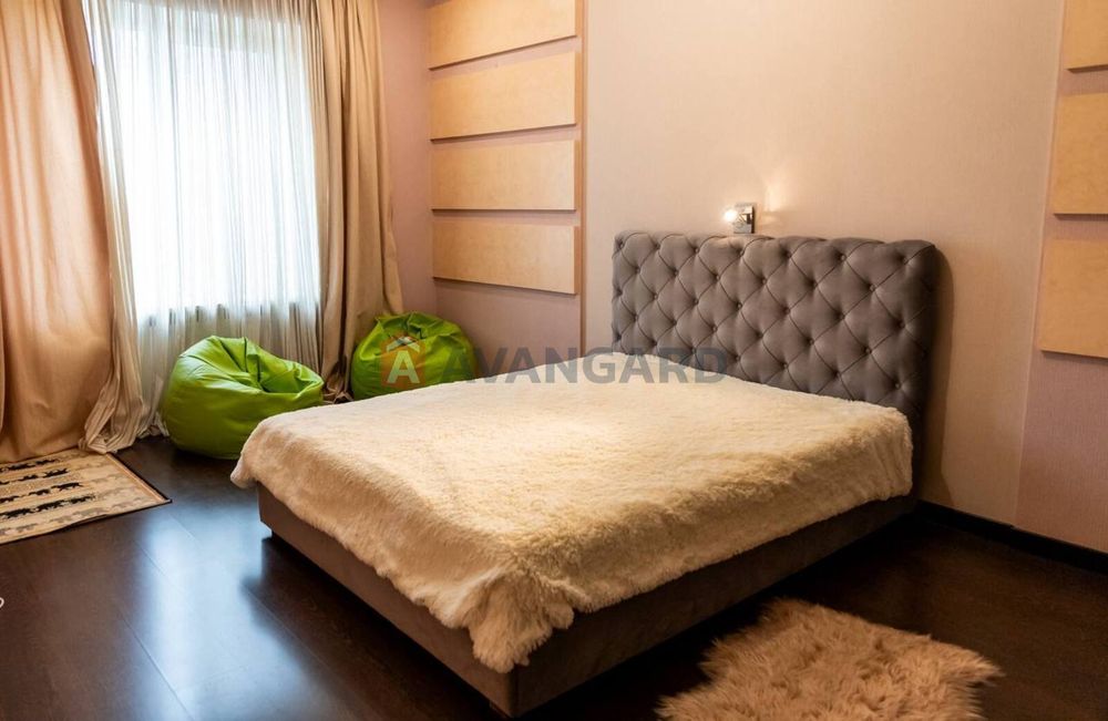 Велика простора квартира у цегляному якісному будинку ЖК Каскад