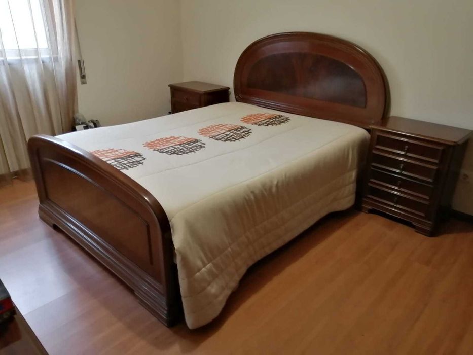 Mobília de quarto completa - Madeira maciça