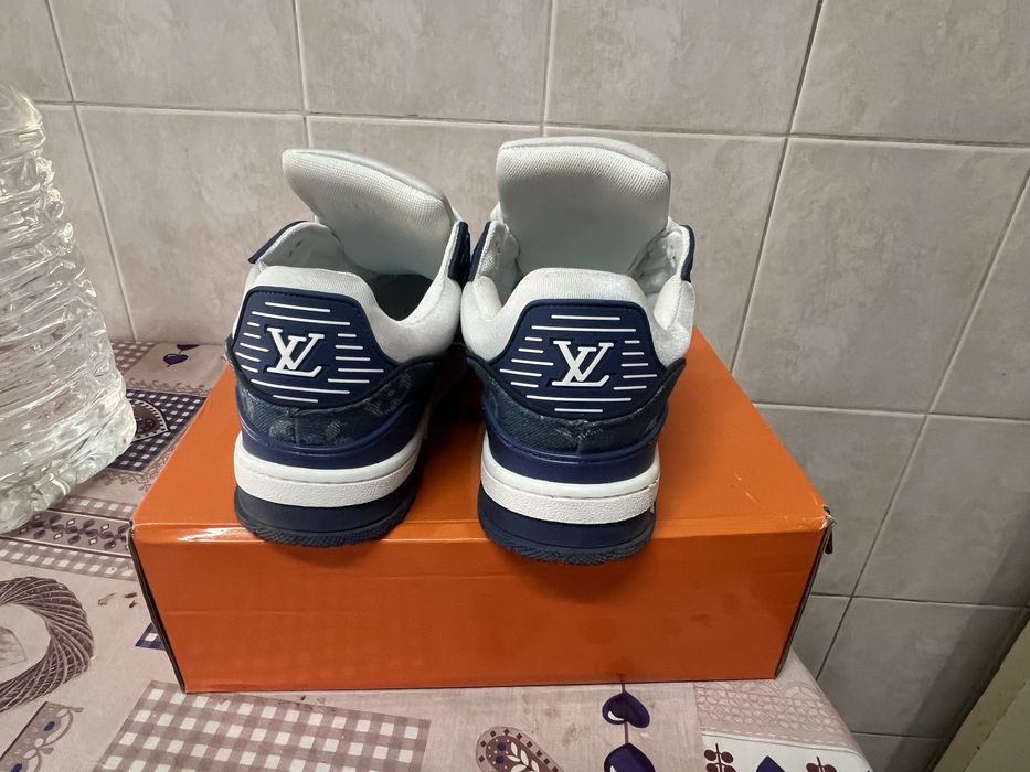 Vendo ly vitton