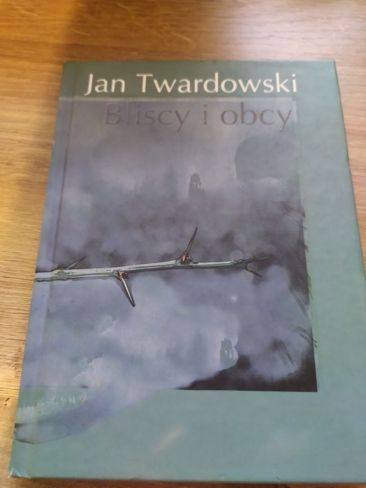 Bliscy i obcy Jan Twardowski