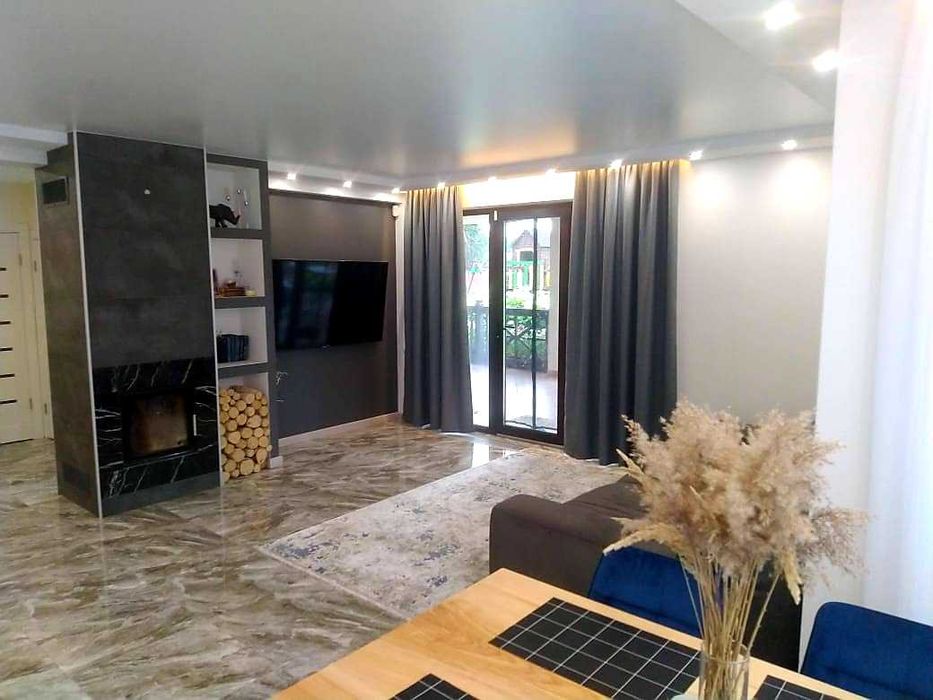 Теплий будинок біля лісу річки та Київського моря без %