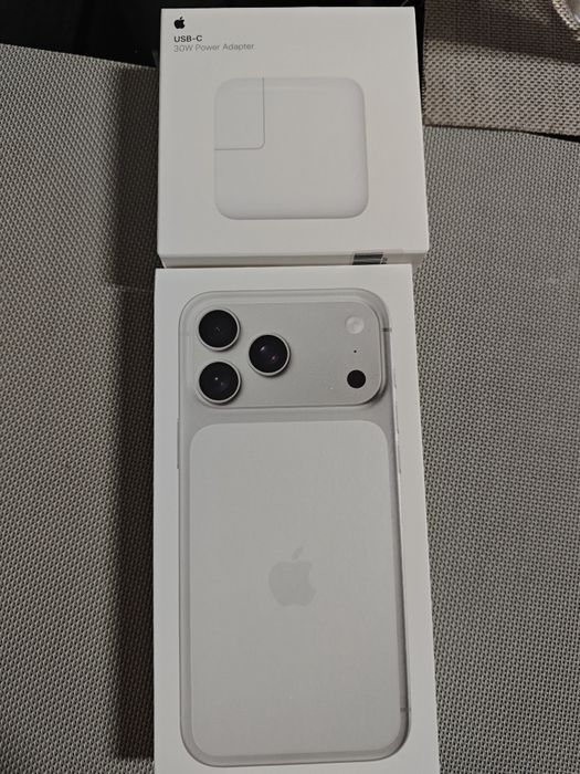 (Golpistas nem percam tempo ligando) iPhone 17 pro max 256GB Novo + Ca