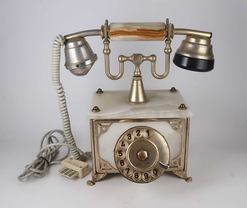 Telefone antigo Analógico em pedra