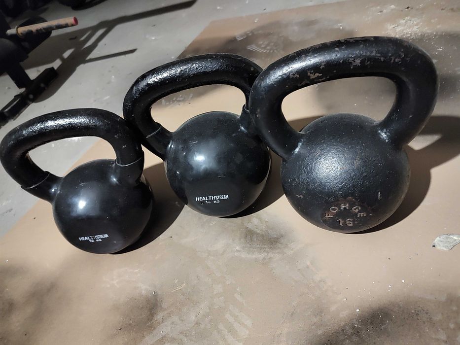 3 kettlebell 2x16kg 1x12kg