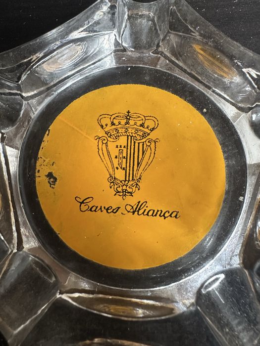 Cinzeiro antigo das caves aliança