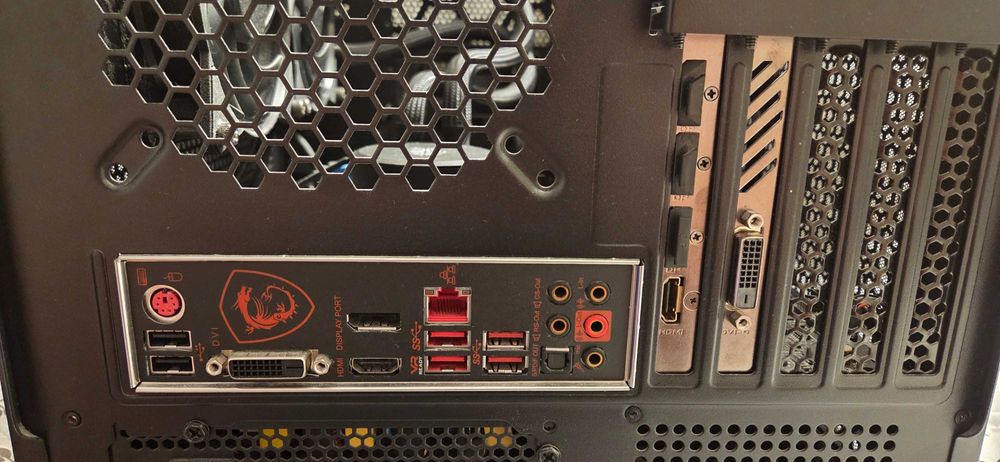 Komputer PC i5-9600k / GTX 1070 G1 / 16 GB RAM / MSI Z370 mortar / SSD