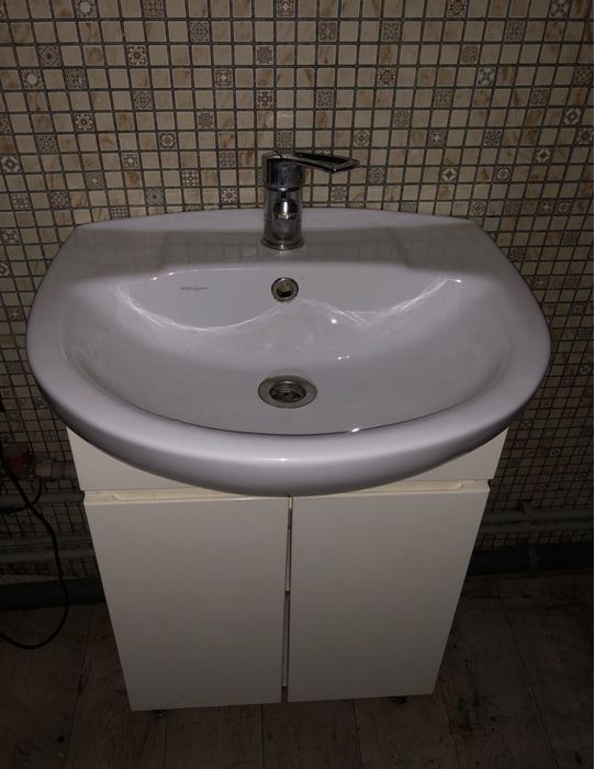 Умивальник комплект з тумбою в ванну