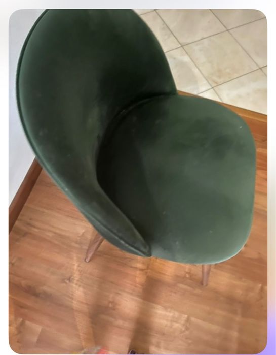 Conjunto de mesa retangular de vidro temperado (140x90) e 4 cadeiras de veludo verde