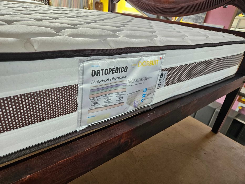 Excelente cama antiga com estrado e colchão - óptimo estado geral