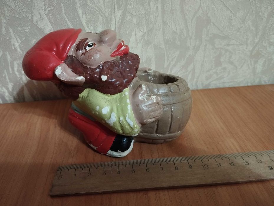 Гном з бочкою, підставка для ручок, гіпс