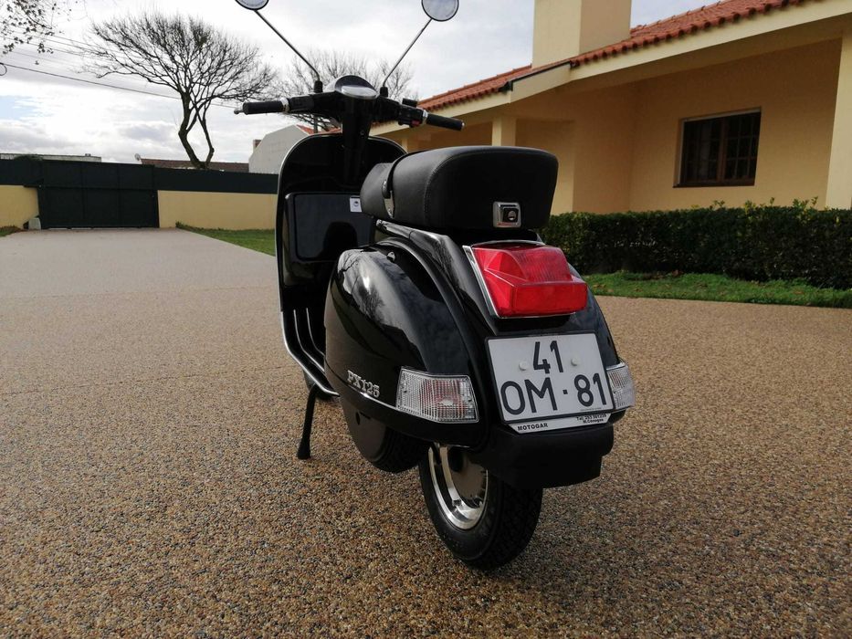 Vespa PX 125 preta