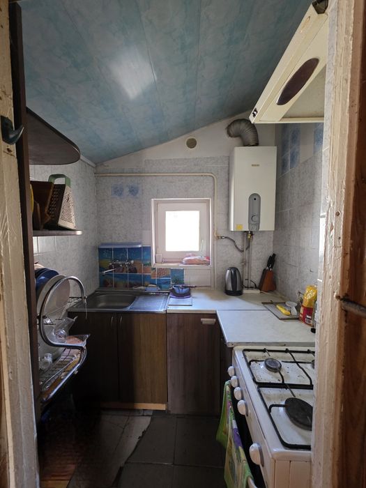 Продаж будинку неподалік від Літака