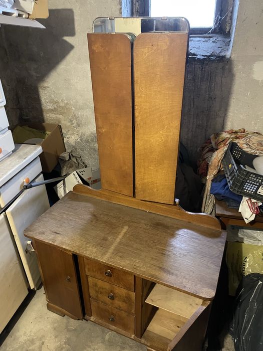 Ładna stara toaletka