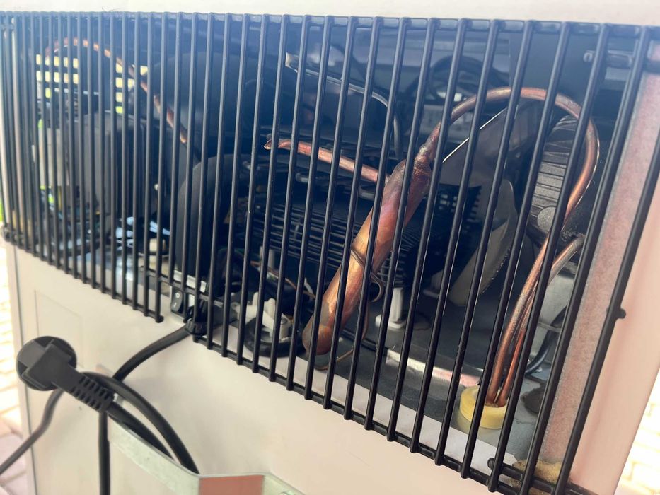 Lodówko zamrażarka przeszklona Ben&Jerry's witryna chłodnicza