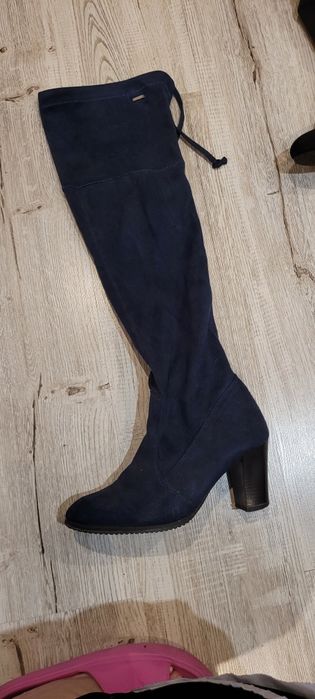 Koty na obcasie granatowe