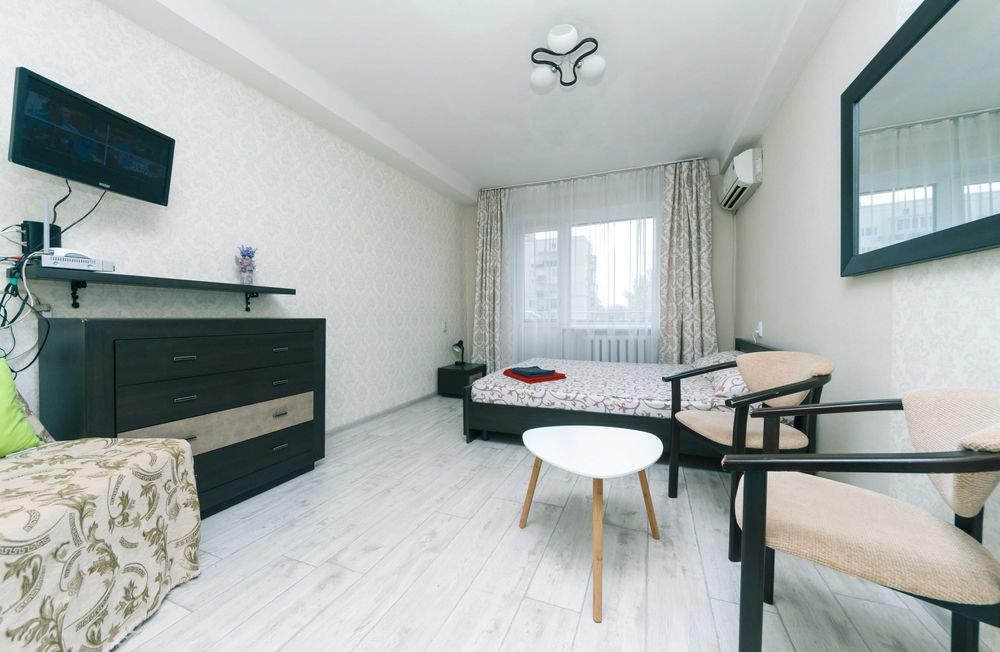 Центр // Крещатик—10хв. // Гуллівер / БЦ Парус.