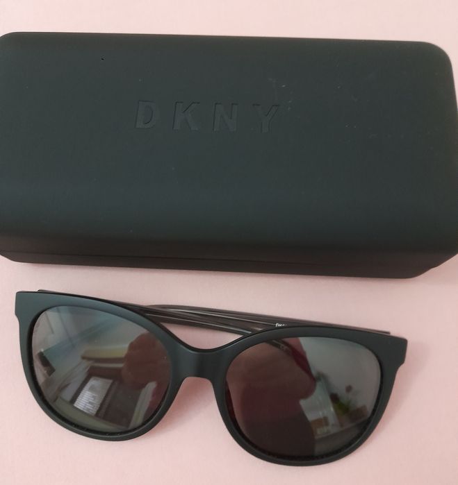 Óculos de sol DKNY