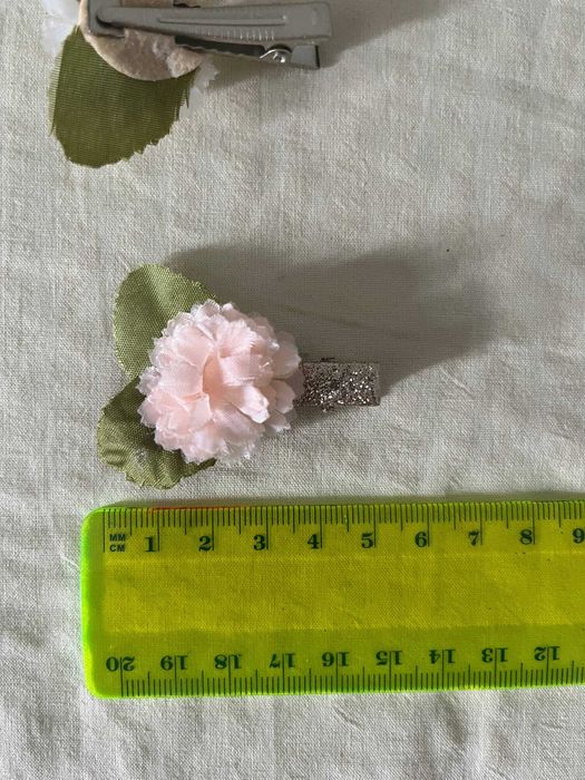 Ganchos de cabelo com flor e folhas – 3 unidades