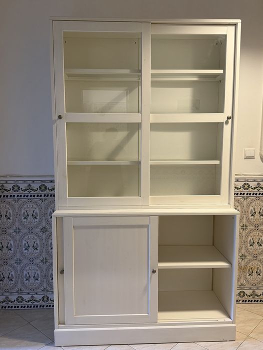 Móvel Vitrine Branco com Portas de Vidro Deslizantes