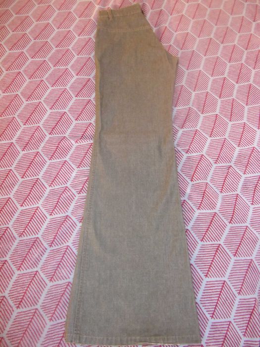 Calças ganga cobre boca sino /Flared copper pants–Stradivarius (32/34)