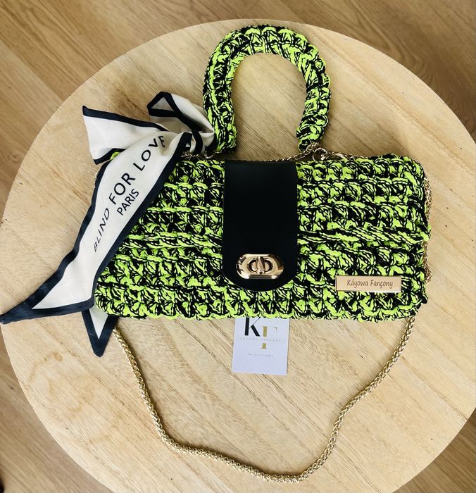 Mala luxuosa em crochet feita a mão