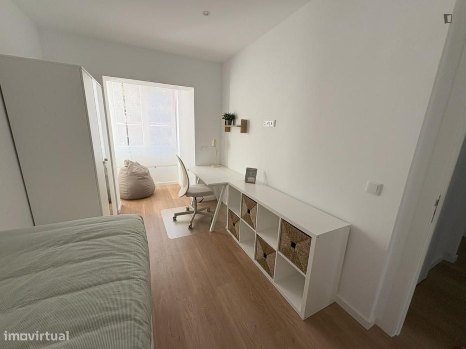 Quarto - localizado em Amadora Lisbon