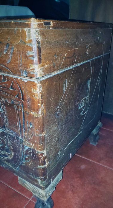 Arca / Baú Madeira trabalhada