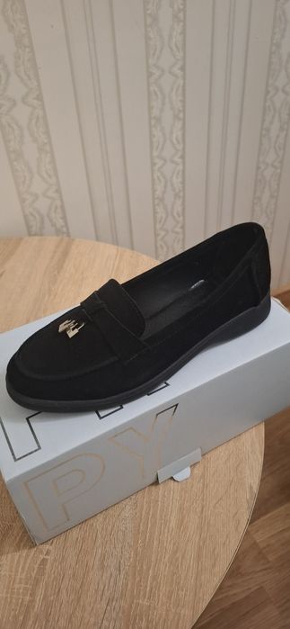 Продам замшевые лоферы.