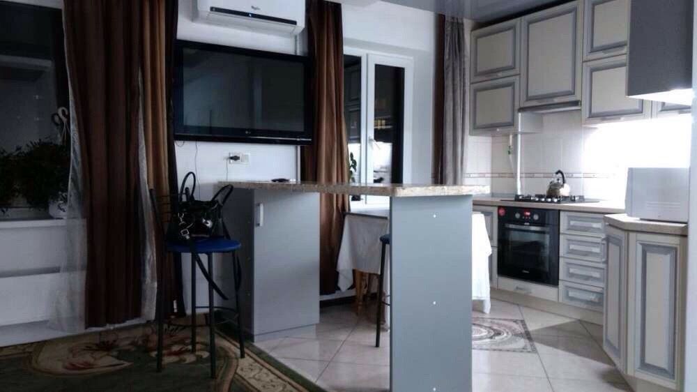 Квартира студія на Червоної калини 4 а  подобово та погодинно