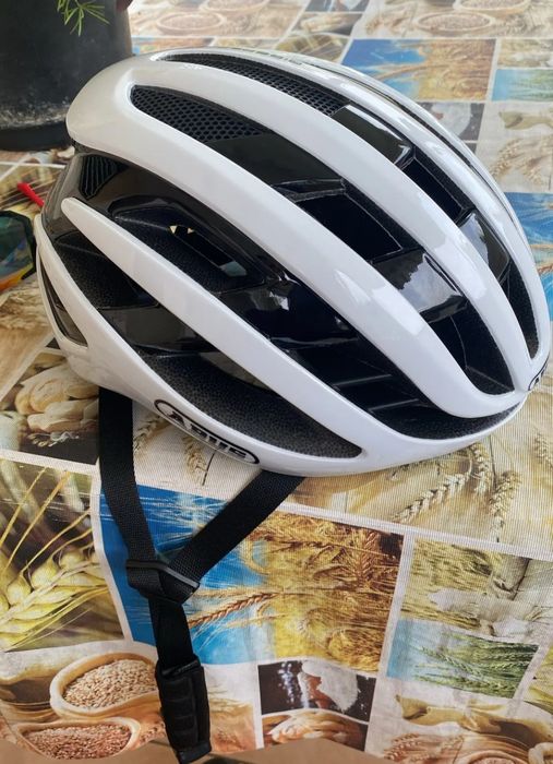 Abus чорний та білий Велосипедний вело шолом шлем MTB гірський горный