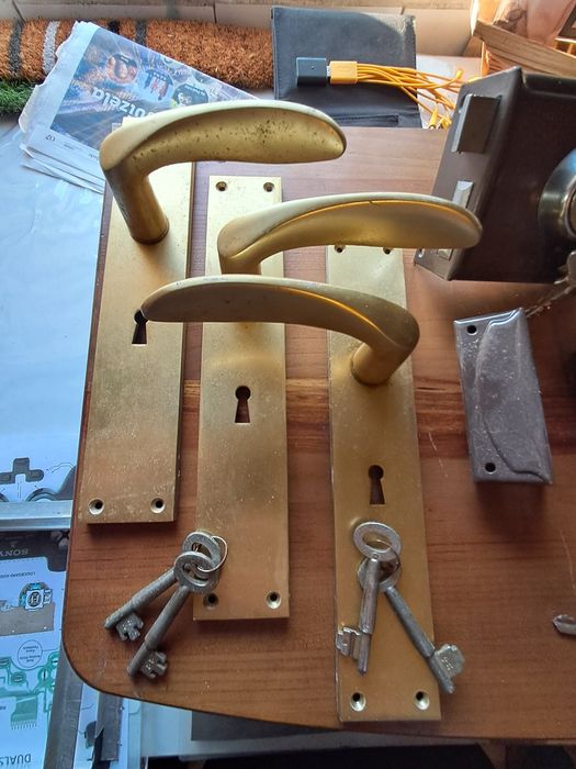 Conjunto Fechaduras e Puxadores Novos