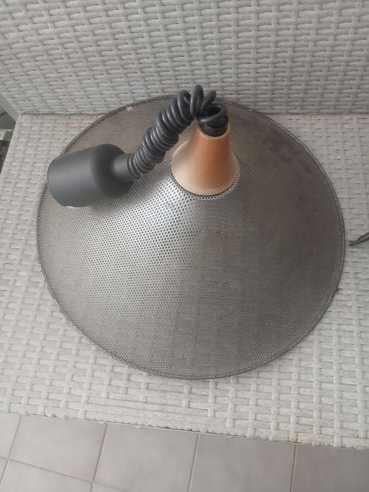 Candeeiro tecto aos buraquinhos