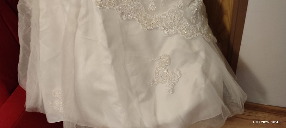 Suknia ślubna z kołem