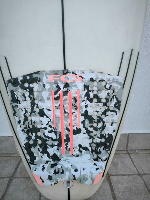 Prancha de surf 5'11 epóxi FCS 2  com deck FCS