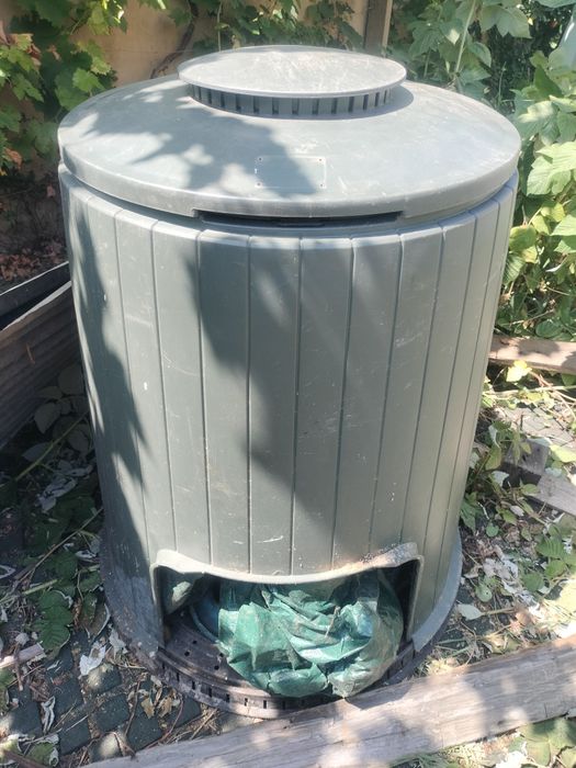Compostor cerca de 300 litros