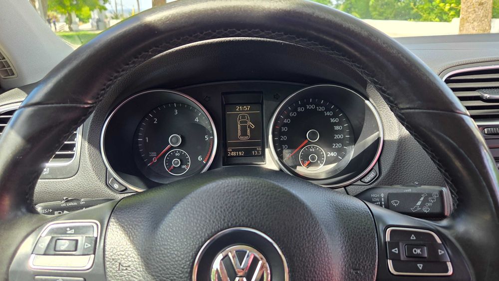 VW Golf VI Confortline 2.0TDI (nacional)
