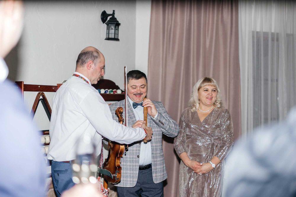 Інструментальна музика.Вокал.Ведучий. Скрипка сопілки, акордеон, саксо