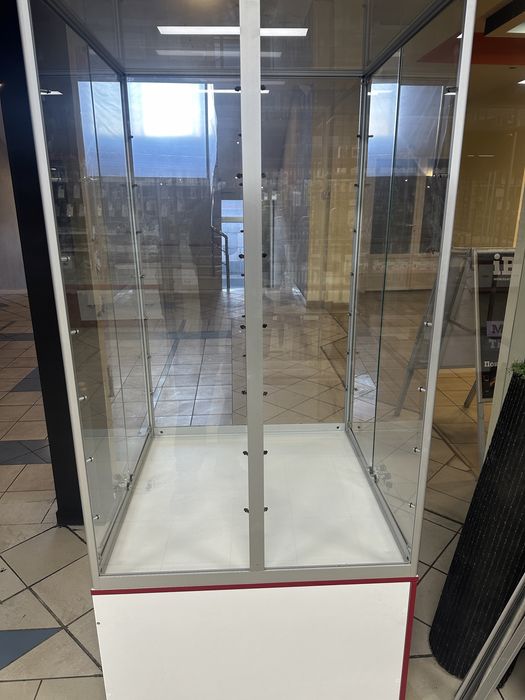 Витрина Куб стеклянный,много полок